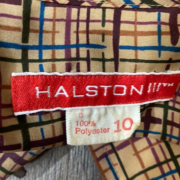 EUC Vintage HALSTON III polyester blouse. Button down with tie at neck. Size 10 - Picture 10 of 10